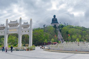 Hong Kong - 30 Ekim 2018: Tian Tan Giant Buddha (aka Big Buddha) Ngong Ping plato üzerinde yer yer alan Lantau Island, Hong Kong en popüler turistik biridir.