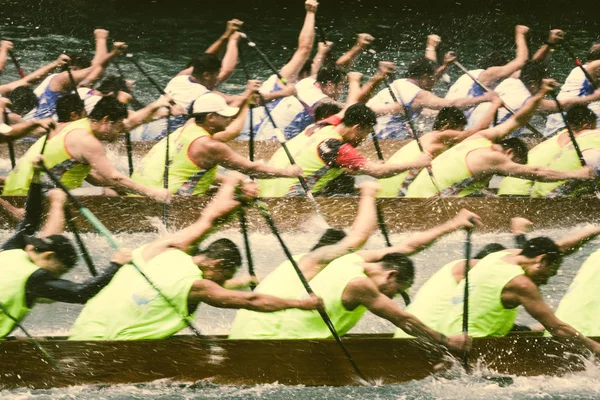 Dragon Boat Festivali hong kong sırasında yarış hareket bulanıklık Dragon Tekne