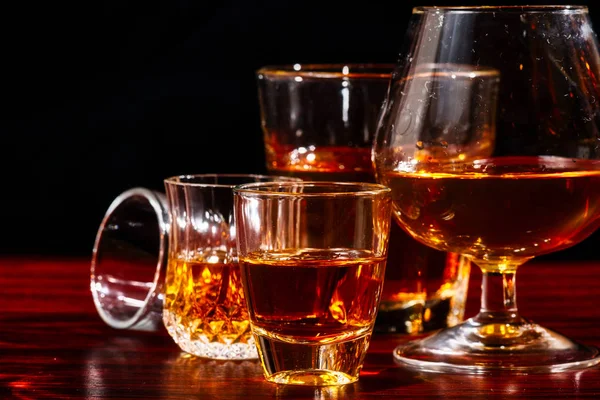 Brandy ou licor, Conjunto de bebidas alcoólicas fortes — Fotografia de Stock