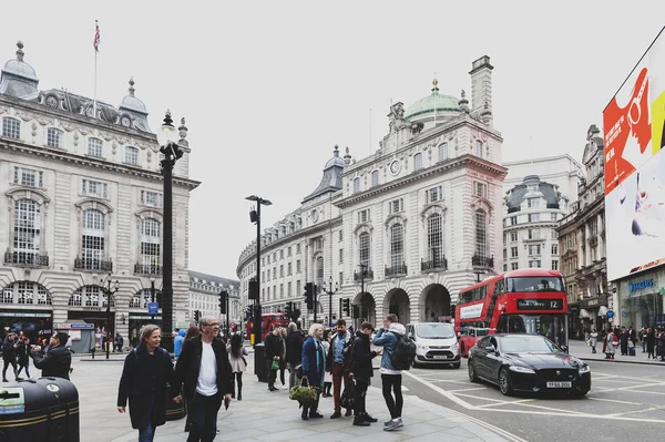 London April 2018 Busy Scene Piccadilly Circus Traffic Junction Major — Stock Photo, Image