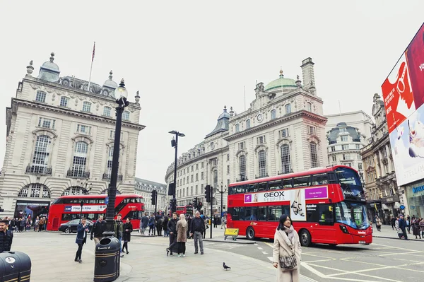 Londyn Wielka Brytania Kwietnia 2018 Zajęty Scenę Piccadilly Circus Komunikacyjnym — Zdjęcie stockowe