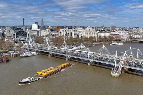 Luchtfoto Van Hungerford Bridge Een Stalen Truss Spoorbrug Geflankeerd Door — Stockfoto