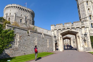 Windsor, İngiltere - Nisan 2018: Orta Ward, Windsor Castle, bir kraliyet ikamet yeriydi Berkshire county, İngiltere, İngiltere'de Windsor, yuvarlak kulede