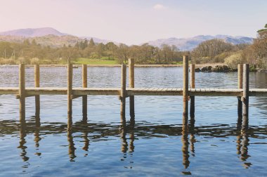 Ambleside, Windermere Gölü içinde Lake District Milli Parkı Güney Lakeland, İngiltere'de başında bir göl şehrin iskelede Waterhead
