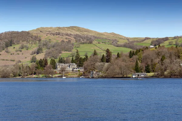 Gyönyörű Tóparti Falu Partján Windermere Tótól Festői Lake District Nemzeti — Stock Fotó