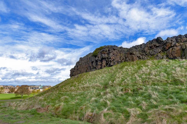 Fjällvandringen Rutt Genom Gräsbevuxna Sluttningar Upp Till Arthur Seat Den — Stockfoto