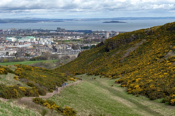 Edinburgh şehir Arthur koltuk, Edinburgh en yüksek noktasında Kuzey Denizi kıyı alanı doğru görünümünü Holyrood Park, İskoçya, İngiltere'de bulunan