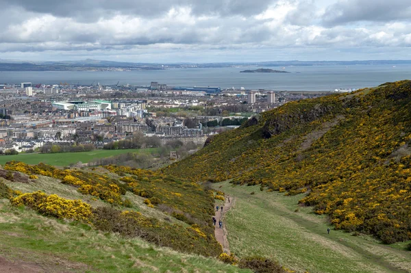 Edinburgh şehir Arthur koltuk, Edinburgh en yüksek noktasında Kuzey Denizi kıyı alanı doğru görünümünü Holyrood Park, İskoçya, İngiltere'de bulunan
