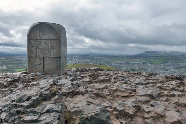 Monumento Histórico Piedra Cumbre Arthur Seat Punto Más Alto Edimburgo — Foto de Stock