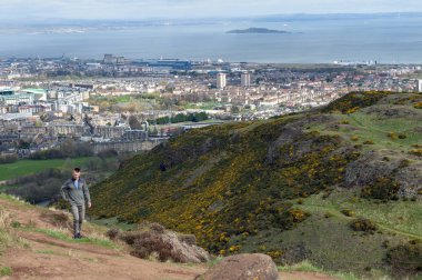 Holyrood Park, İskoçya, İngiltere dağcılık rota Arthurs koltuk, en yüksek noktası Edinburgh kadar hills çimenli yamaçları yürüyüş turistik yer