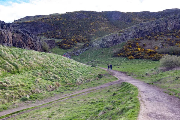 Tourist Walking Grassy Slopes Hills Hillwalking Route Arthurs Seat Highest — Stock Photo, Image