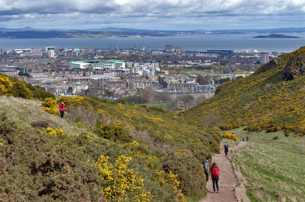 Holyrood Park, İskoçya, İngiltere dağcılık rota Arthurs koltuk, en yüksek noktası Edinburgh kadar hills çimenli yamaçları yürüyüş turistik yer