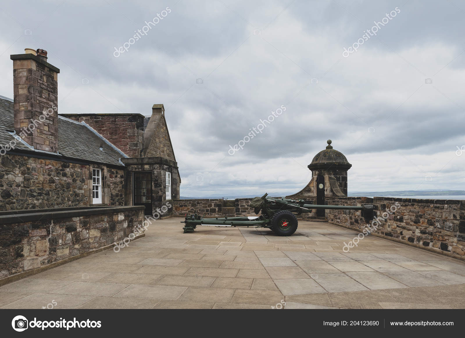 One Clock Gun Mills Mount Battery Edinburgh Castle Popular Tourist Stock Photo C Jiggotravel One Clock Gun Mills Mount Battery Edinburgh Castle Popular Tourist Stock Photo C Jiggotravel