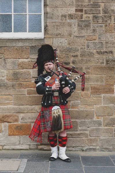 Edinburgh Scotland April 2018 Scottish Piper Man Dressing Scottish Traditional — Stock Photo, Image