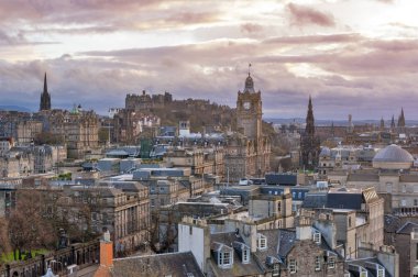 Cityscape görünümü Calton Hill merkezi Edinburgh, İskoçya, İngiltere'de tepenin eski şehir bölgesi Edinburgh şehir