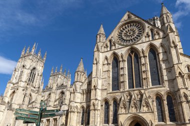Ayrıntılı oyma üzerinde dış bina, York Minster, İngiliz Gotik mimari tarzında inşa tarihi katedral York City, İngiltere, İngiltere'de bulunan