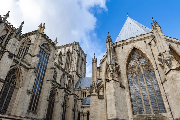 Ayrıntılı oyma üzerinde dış bina, York Minster, İngiliz Gotik mimari tarzında inşa tarihi katedral York City, İngiltere, İngiltere'de bulunan