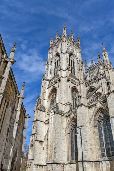 Ayrıntılı oyma üzerinde dış bina, York Minster, İngiliz Gotik mimari tarzında inşa tarihi katedral York City, İngiltere, İngiltere'de bulunan