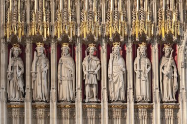 York, İngiltere - Nisan 2018: The15th yüzyıl taş ekrana fatih altıncı Henry için Kings NEF ve York Minster William dan İngilizce kralların on beş rakamlar tasvir katedral içinde koro arasında kapadı ekran adı