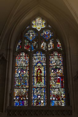 York, İngiltere - Nisan 2018: Ortaçağ vitray Doğu penceresinde All Saints Chapel York Minster York City, İngiltere, İngiltere'de katedral içinde