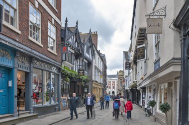 York, İngiltere - Nisan 2018: The Mansion House St Helen Meydanı York City, İngiltere tarihi bölgesinde doğru Stonegate Caddesi'nde alışveriş