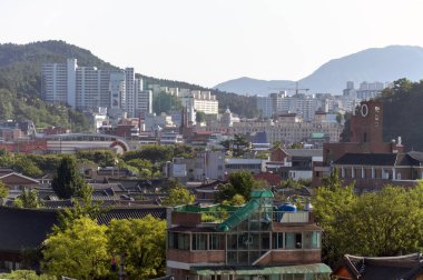 Jeonju Hanok köyü Jeonju, Güney Kore - Eylül 2018: görünüm 2010 yılında bir uluslararası yavaş şehir olarak belirlenmiş Kore geleneksel evleri ile popüler turistik cazibe