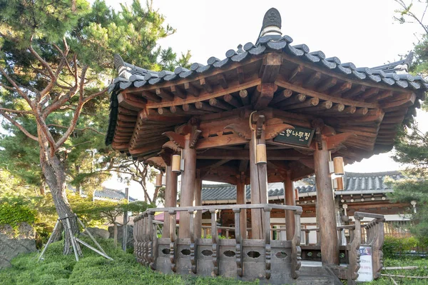 韩国全州 2018年9月 在全州韩屋村建立的韩国传统建筑的旧木制展馆 2010年被指定为国际慢城市的热门旅游景点 — 图库照片