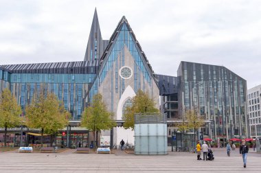 Leipzig, Almanya - Ekim 2018: Paulinum, Protestan Kilisesi ve Augusteum, Leipzig City şehir merkezindeki Augustusplatz'daki Leipzig Üniversitesi'nin ana binası