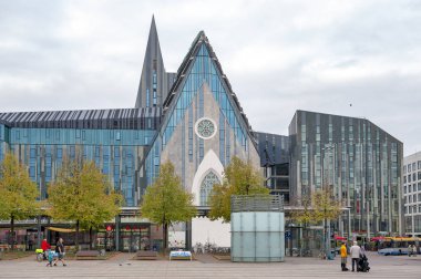 Leipzig, Almanya - Ekim 2018: Paulinum, Protestan Kilisesi ve Augusteum, Leipzig City şehir merkezindeki Augustusplatz'daki Leipzig Üniversitesi'nin ana binası