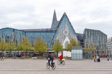Leipzig, Almanya - Ekim 2018: Paulinum, Protestan Kilisesi ve Augusteum, Leipzig City şehir merkezindeki Augustusplatz'daki Leipzig Üniversitesi'nin ana binası