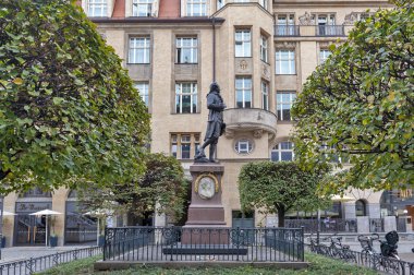 Leipzig, Almanya - Ekim 2018: Johann Wolfgang von Goethe'nin Leipzig, Almanya'daki Naschmarkt Plaza'daki Eski Borsa önünde ki anıtı