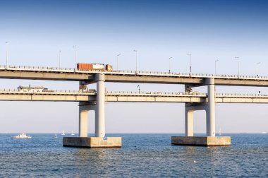 Busan Gwangandaegyo Köprüsü (Diamond Bridge), Haeundae-gu ' y ı Busan, Güney Kore 'deki Suyeong-Gu ' a bağlayan bir süspansiyon köprüsü.
