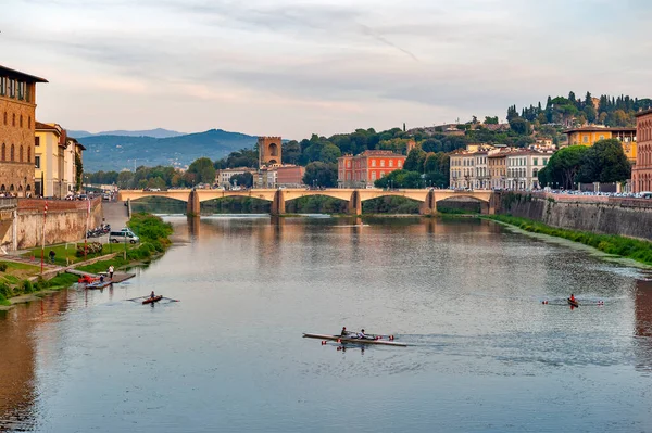 Scénický Pohled Řeku Arno Hlavní Vodní Cestu Toskánského Regionu Probíhající — Stock fotografie