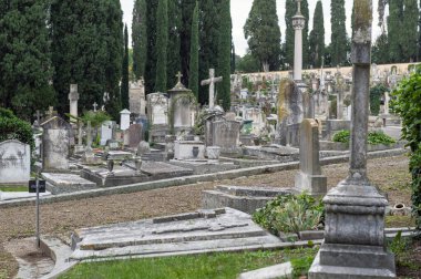 Floransa, İtalya - Ekim 2019: Laurels Evangelico agli Allori 'deki Evanjelik Mezarlığı (Cimitero Evangelico Allori) İtalya' nın Floransa kentinde 'Due Strade' ile Galluzzo arasında yer almaktadır.