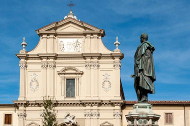 Floransa, İtalya - Ekim 2019: İtalya 'nın orta kesimindeki San Marco Piazza San Marco Kilisesi önündeki İtalyan bağımsızlığı savaşlarının lideri General Manfredo Fanti' nin Anıtı