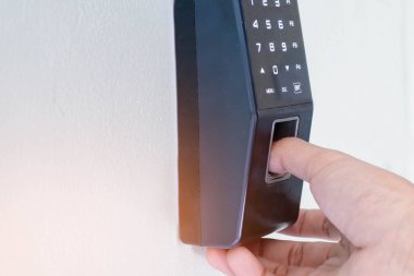 başlangıç ve bitiş işi için parmak tarayıcı