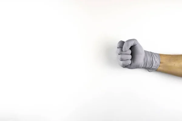 Mannelijke hand in medische handschoen op witte achtergrond. — Stockfoto