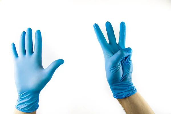 Mužská ruka v lékařské rukavici na bílém pozadí. — Stock fotografie
