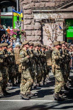 24 Ağustos 2018. Ukrayna'nın bağımsızlık günü yürüyüşüne. Ukrayna silahlı kuvvetleri askerlerin Khreshchatyk'a yürüyen. . Kiev. Ukrayna.