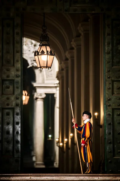 Setembro 2018 Guardas Suíços Vigiam Entrada Vaticano Vaticano — Fotografia de Stock