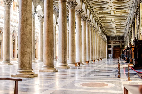 Salão Basílica San Paolo Com Colunas Pedra Alta Roma Itália — Fotografia de Stock