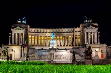 Vittoriano'ya gece manzarası. Roma. İtalya.