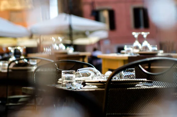 Обслуживание Столиков Летней Террасе Ресторана Неттуно Италия — стоковое фото