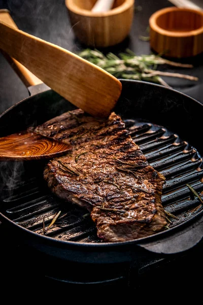 İştah açıcı sulu biftek biftek.