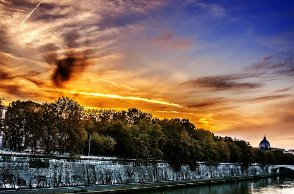 Wunderschöner Sonnenuntergang Über Dem Tiber Rom Italien — Stockfoto