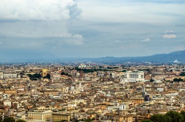 Aziz Petrus Bazilikası 'nın kubbesinden Roma manzarası. Roma. İtalya.