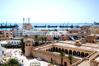 Ribat kulesinden Medine Sousse Ulu Camii görünümü. Tunus. Kuzey Afrika.