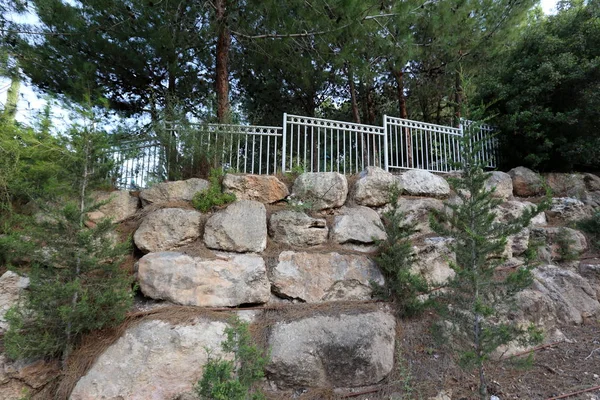 Высокая Ограда Железных Конструкций Бетона — стоковое фото