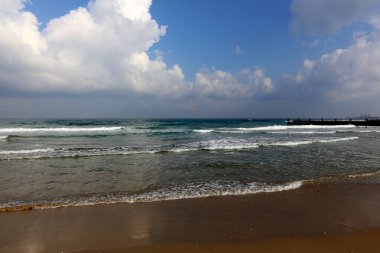 İsrail 'in kuzeyindeki Akdeniz kıyısında. 