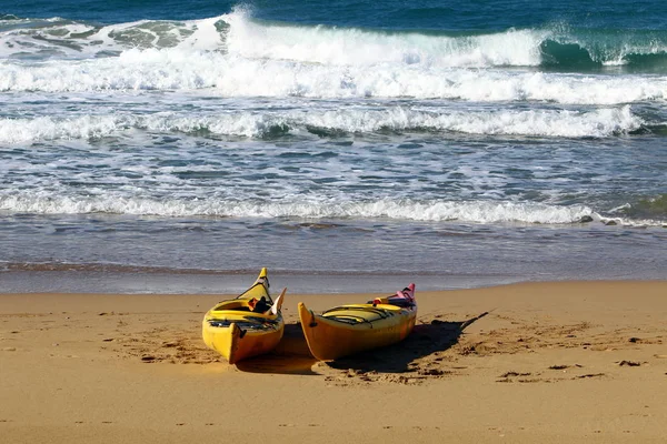 地中海沿岸的皮划艇 — 图库照片